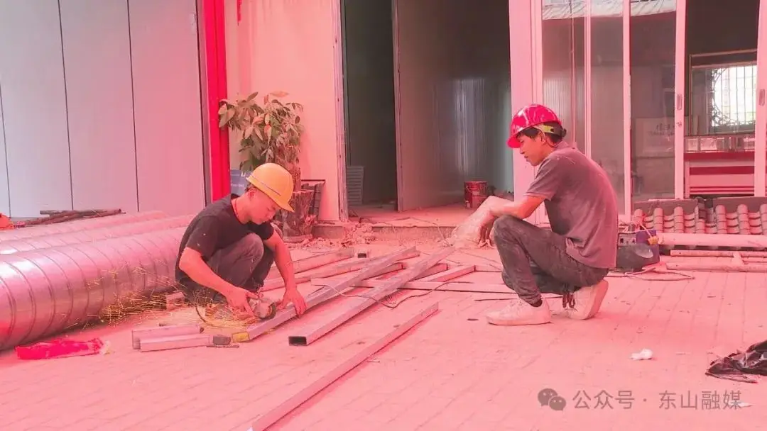 装修工人动画带字图片:汗水与欢笑交织的故事 装修工人动画带字图片:汗水与欢笑交织的故事